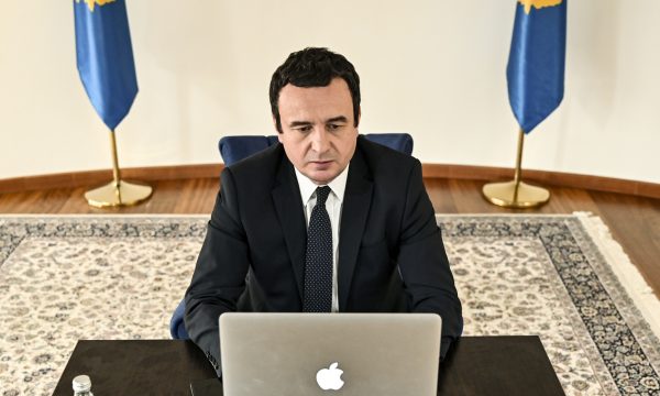 Kryeministri i Kosovës kërkon ndjekës për Arben Vitinë në Twitter