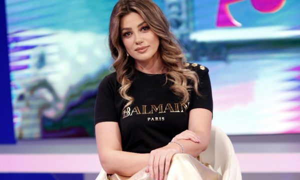 Arjola Demiri tregon në Big Brother porosinë e familjarëve: “Mos bëj seks me askënd”