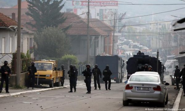 Sindikata e Doganës reagon pas sulmeve në veri ndaj oficerëve doganorë dhe policorë