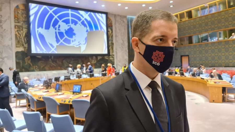 Gjuriq shfaqet me maskë të Asociacionit të Komunave Serbe në Këshill të Sigurimit të OKB’së