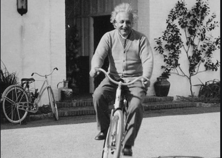 A është e vërtetë që Ajnshtajni ishte i keq në shkollë?