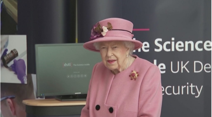 Mbretëresha Elizabeth refuzon çmimin për të moshuarit: Njeriu plaket vetëm kur ndihet