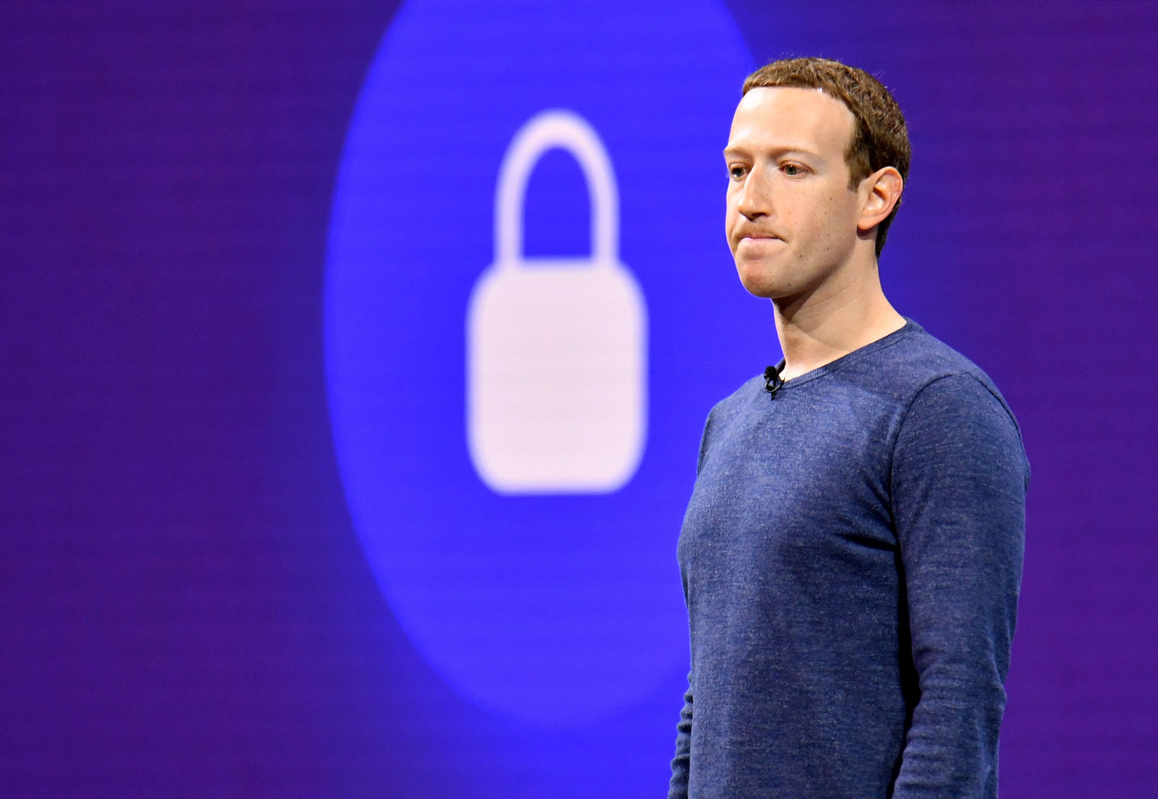 Zuckerberg humb 7 miliardë dollarë pas rënies së Facebook-ut
