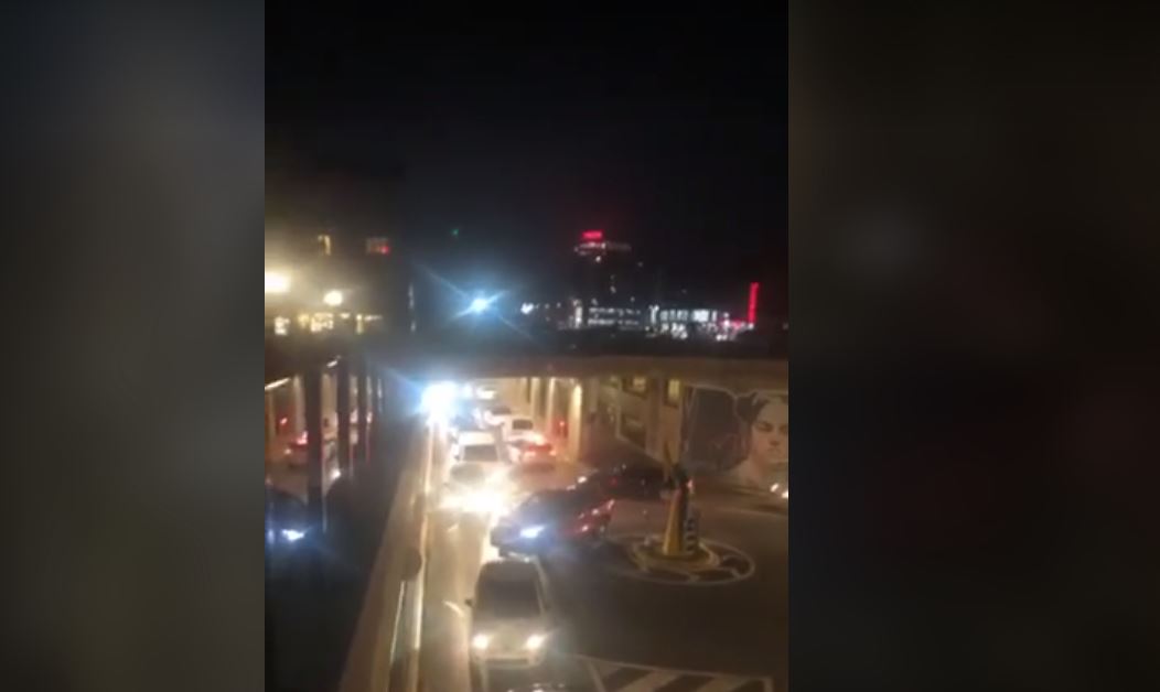 Ferizaji në festë: Simpatizantët e PDK’së, bllokojnë nënkalimin e famshëm me vetura (Video)