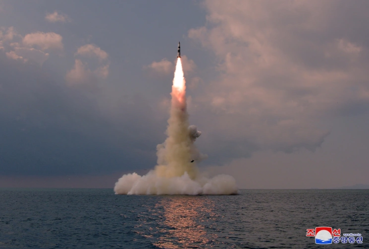Koreja e Veriut konfirmon testimin e një rakete të re balistike, OKB takim urgjent