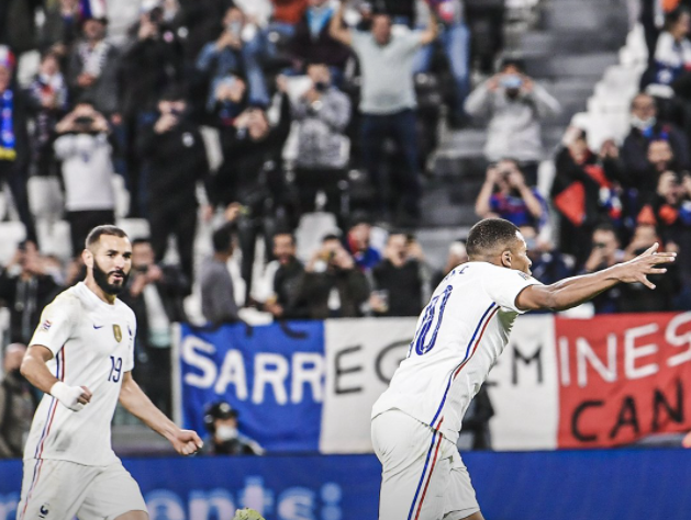 Kurrë nuk humbë Franca kur shënon Benzema