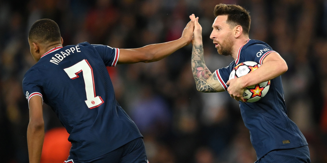 Dy golat e Messit shpërtojnë Parisin