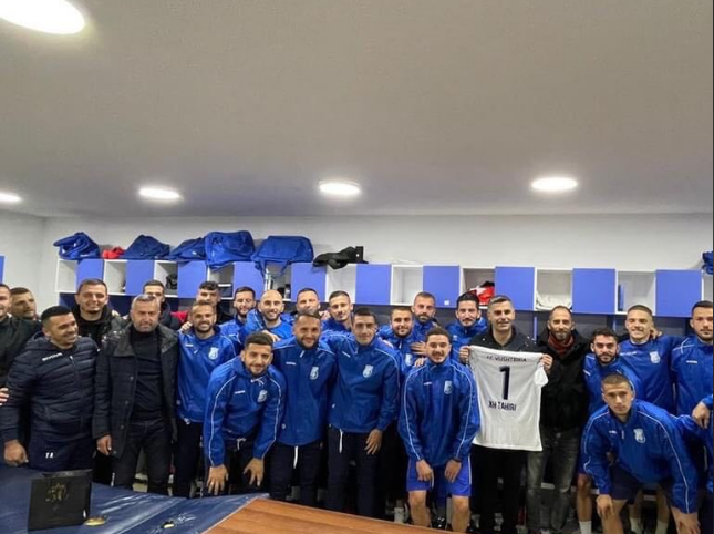 Tahiri fillon ditën me lojtarët e ekipit Fc Vushtrria, zotohet se do të jetë gjithmonë pranë klubit si në ditë të mira ashtu edhe në ditë të vështira