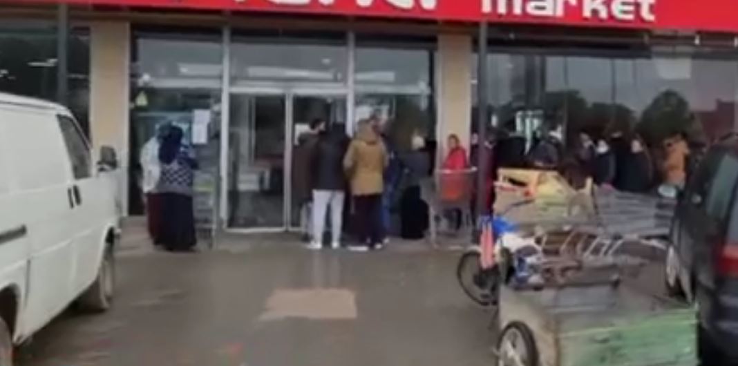PDK në Fushë Kosovë: Dikush po blen votat e komuniteve përmes furnizimit me ushqime