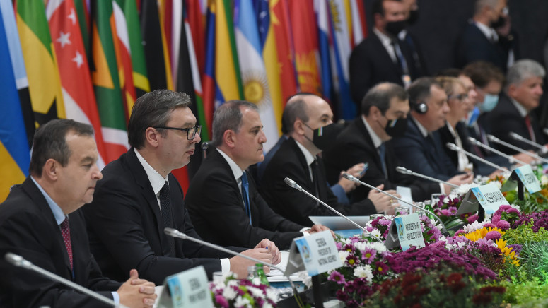 Samiti me mbi 120 shtete në Beograd: Novosti thotë se edhe 10 shtete do ta tërheqjen njohjen për Kosovën