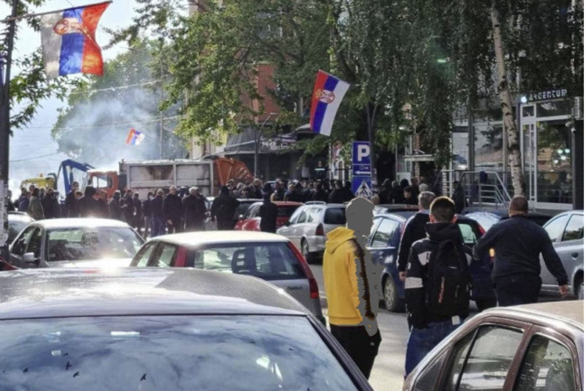 Situatë e tensionuar në Veri: Njësia Speciale përdor gaz lotsjellës, bien sirenat