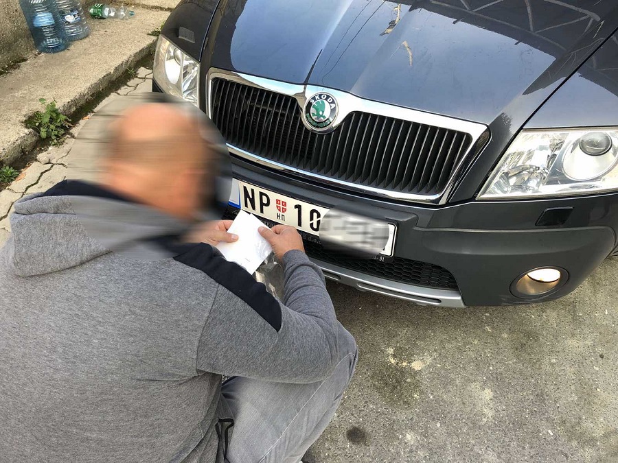 MPB-ja tregon sa stikera ka vendosur në automjetet me targa të Serbisë