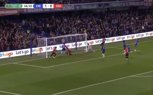 Southamptoni balancon gjërat në ‘Stamford Bridge’, shkundet Chelsea