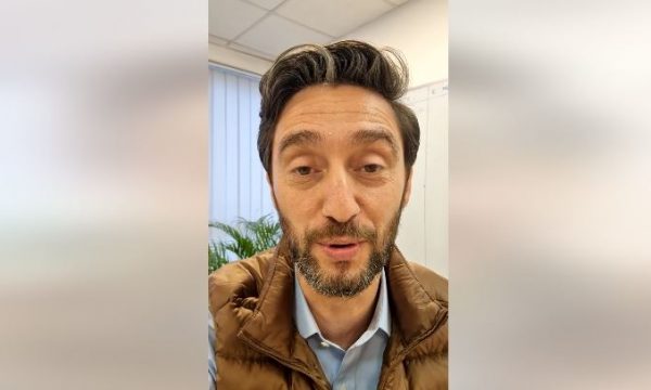 Uran Ismaili fton rininë e Prishtinës të dalin e të votojnë (Video)
