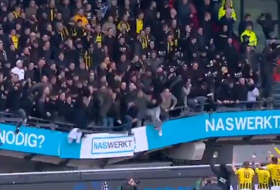 Pamje tmerruese: Ekstaza e tifozëve shemb tribunën në stadiumin holandez