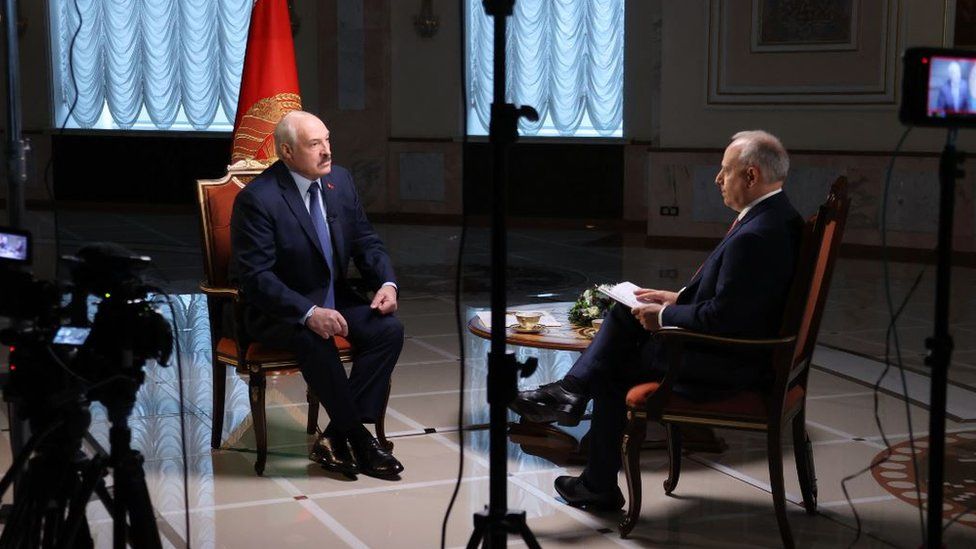Lukashenko për hallakamën në kufijtë e BE-së: I ndihmuam refugjatët sepse jemi sllavë e kemi zemër