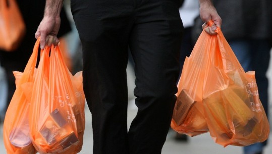 Për dy qese plastike, maqedonët do të paguajnë aq sa kushton një bukë