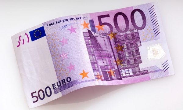 Dy raste të falsifikimit të kartëmonedhës 500 euro