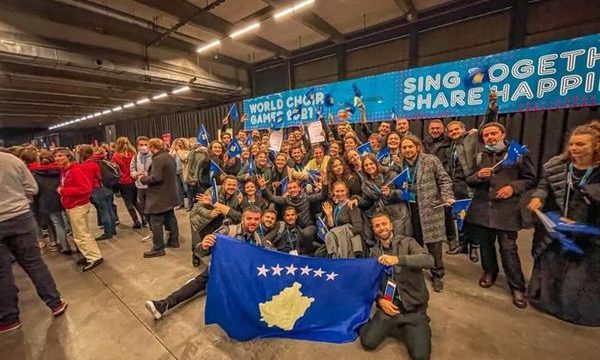 Më në fund ia shohim hairin mësueses së muzikës: Kosova fiton në Kampionatin botëror për “kore”