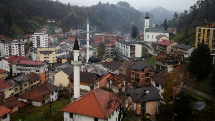 Al Jazeera: Boshnjakët të shqetësuar se shtytja për krijimin e ushtrisë serbe mund të shkaktojë dhunën e luftës së fundit