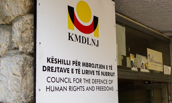 KMDLNj dënon sulmin në Gllogjan: Politika të rrijë larg hetimit të rastit
