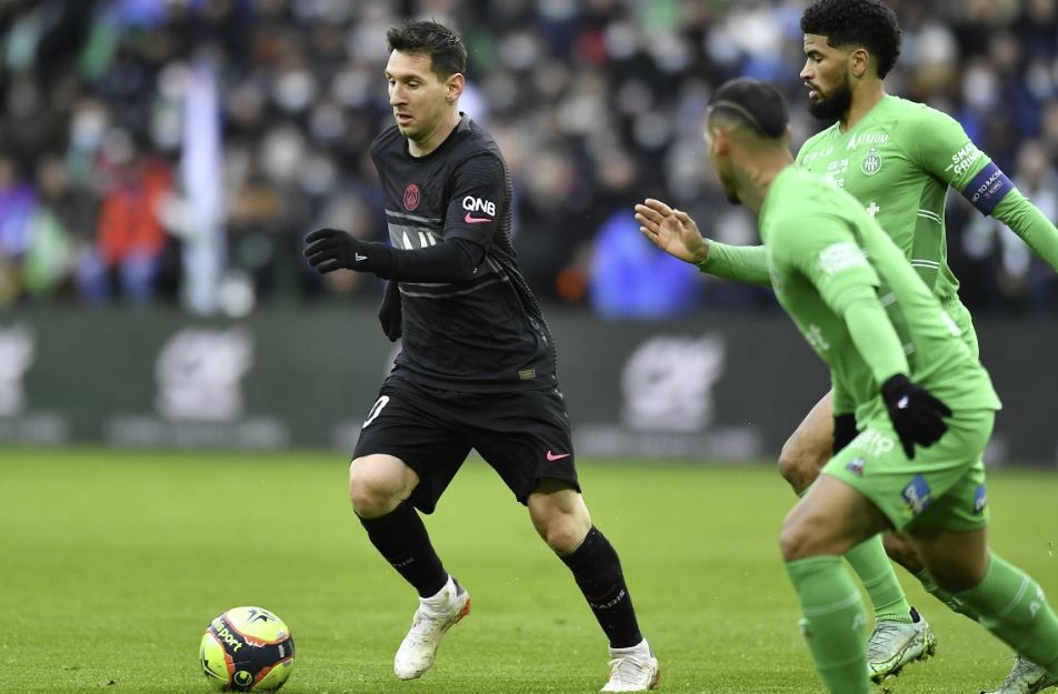 PSG fiton me përmbysje – latinët i japin tri pikë parisienëve ndaj St Etienne, Messi het trik me asiste