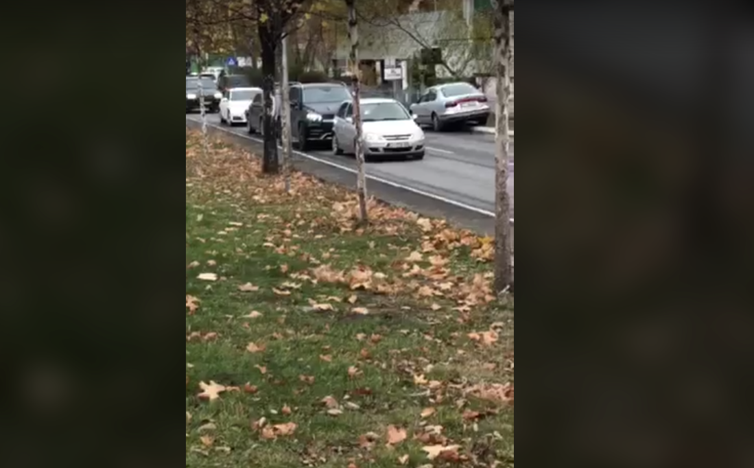 Poshtërsia ka emër: Vozitësi xhip-zi ushtron terror akustik ndaj vozitëses në Prishtinë (Video)