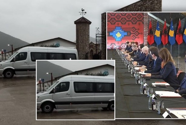 Albini me xhipa të zi, vartësit e tij ministra i çon në Shqipëri me kombi-bus
