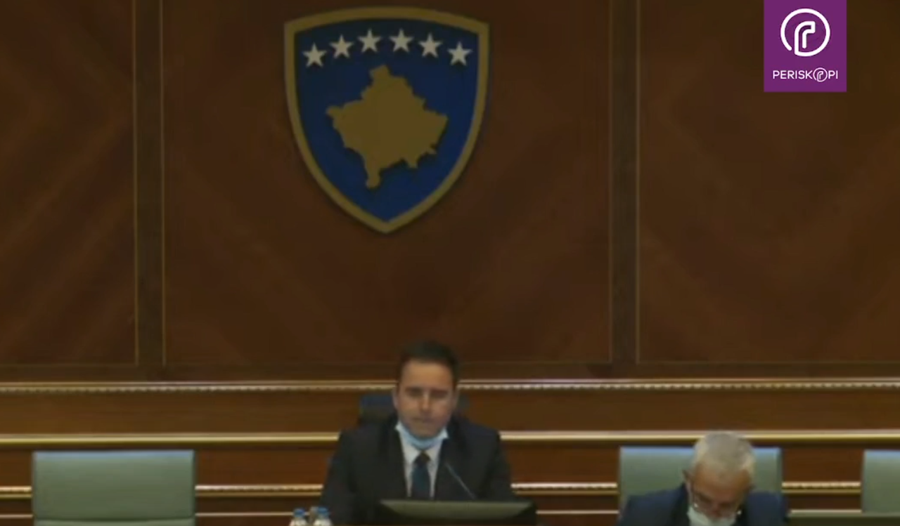 Konjufca e thotë një gjë në Kuvend, duartrokitet nga deputetët e PDK-së