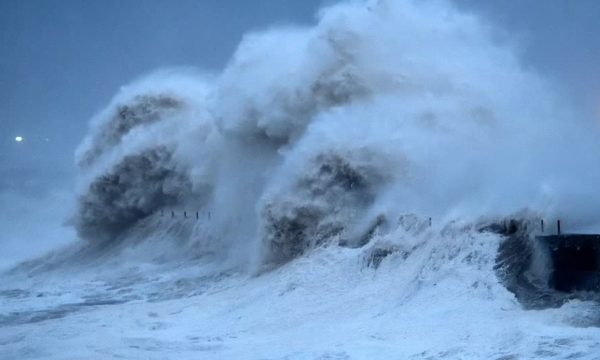 Shi, borë dhe viktima, stuhia “Arwen” sjell shkatërrim në Britaninë e Madhe