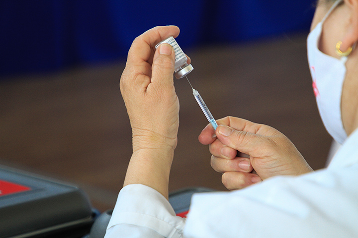 Situata alarmante, MSH apel për vaksinim me dozën përforcuese dhe kundër gripit sezonal