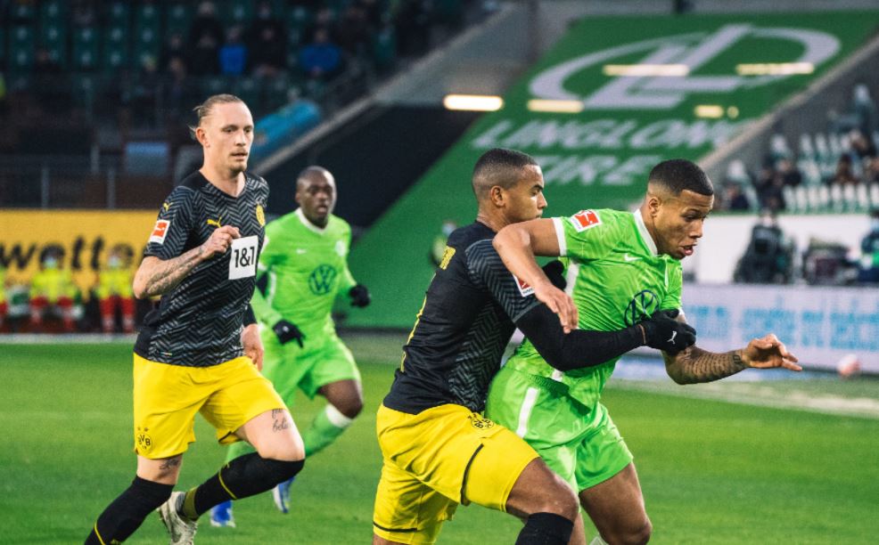 Dortmund merr tri pikë në Volkswagen Arena, gjunjëzon Wolfsburgun