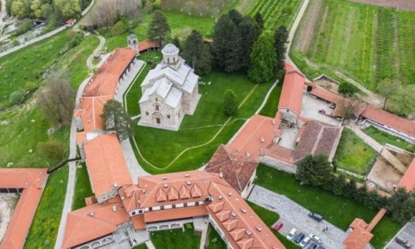 Manastiri i Deçanit: Na mohohen të drejtat e garantuara me Kushtetutë dhe ligje të Kosovës