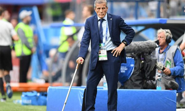 Pas 15 viteve, Uruguai e shkarkon trajnerin