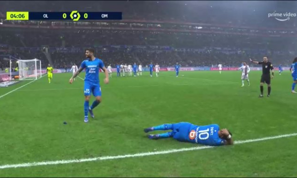 Ndërpritet ndeshja Lyon – Marseille: Payet goditet në kokë nga tifozët, shëmtohet derbi