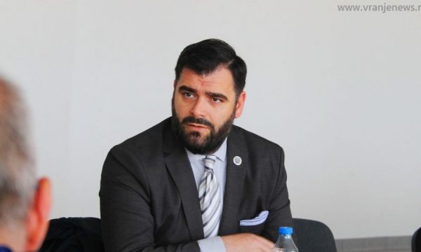 Mustafi: Shqiptarët e Luginës rinisin bisedimet me qeverinë e Serbisë për të drejtat, plani 7 pikësh