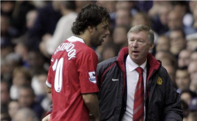 Fergie – Van Nistelrooyit pasi e pa me fanellë të Man Cityt në zhveshtore: Kurrë më nuk do të luash për Man Unitedin