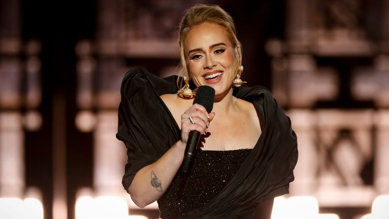 Albumi “30” i Adele bëhet më i shituri i vitit 2021