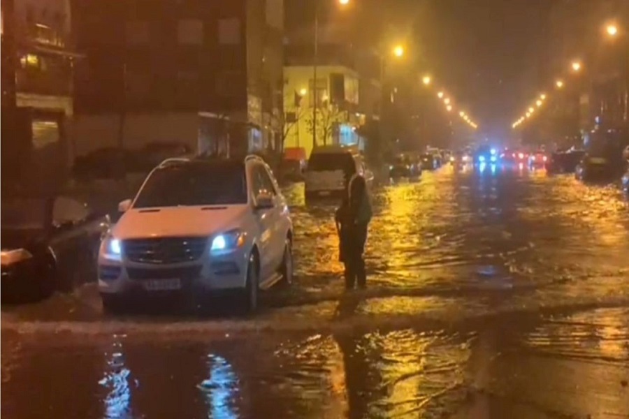 Moti i keq, reshjet dhe përmbytjet anulojnë festimet në Vlorë
