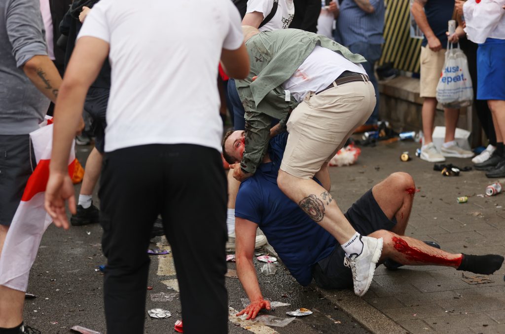 Raport tronditës nga Euro 2020: Para finales, dy mijë tifozë të dehur e droguar, mund të shkaktonin vdekje