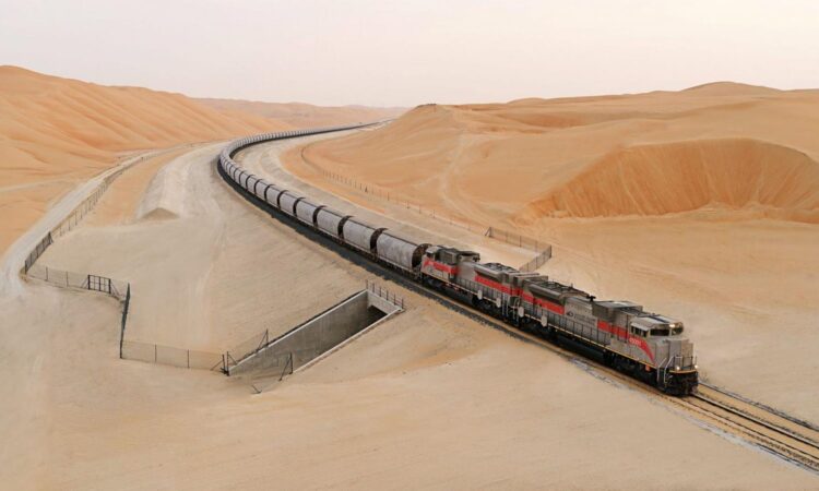 Projekti marramendës arab: Ndërtohet hekurudhë që ‘çan’ nëpër shkretëtirë