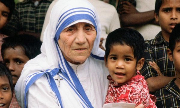 India ia bllokon financimin e huaj fondit të themeluar nga Nënë Tereza