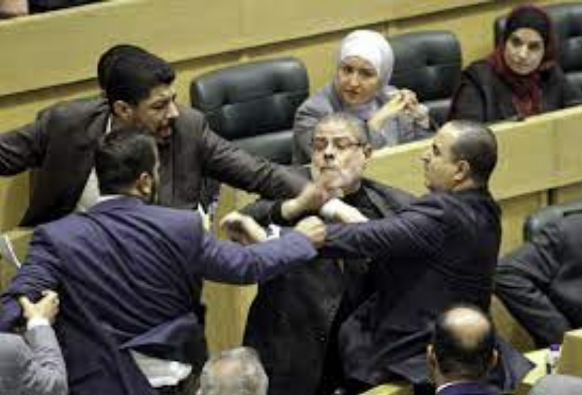 Kërset grushti në parlamentin e Jordanisë