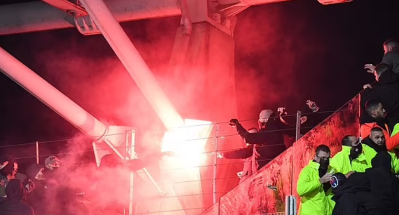 Dhunë nga një grumbull ‘idiotësh’ në tribuna, vjen dënimi brutal për Lyonin dhe Parisin