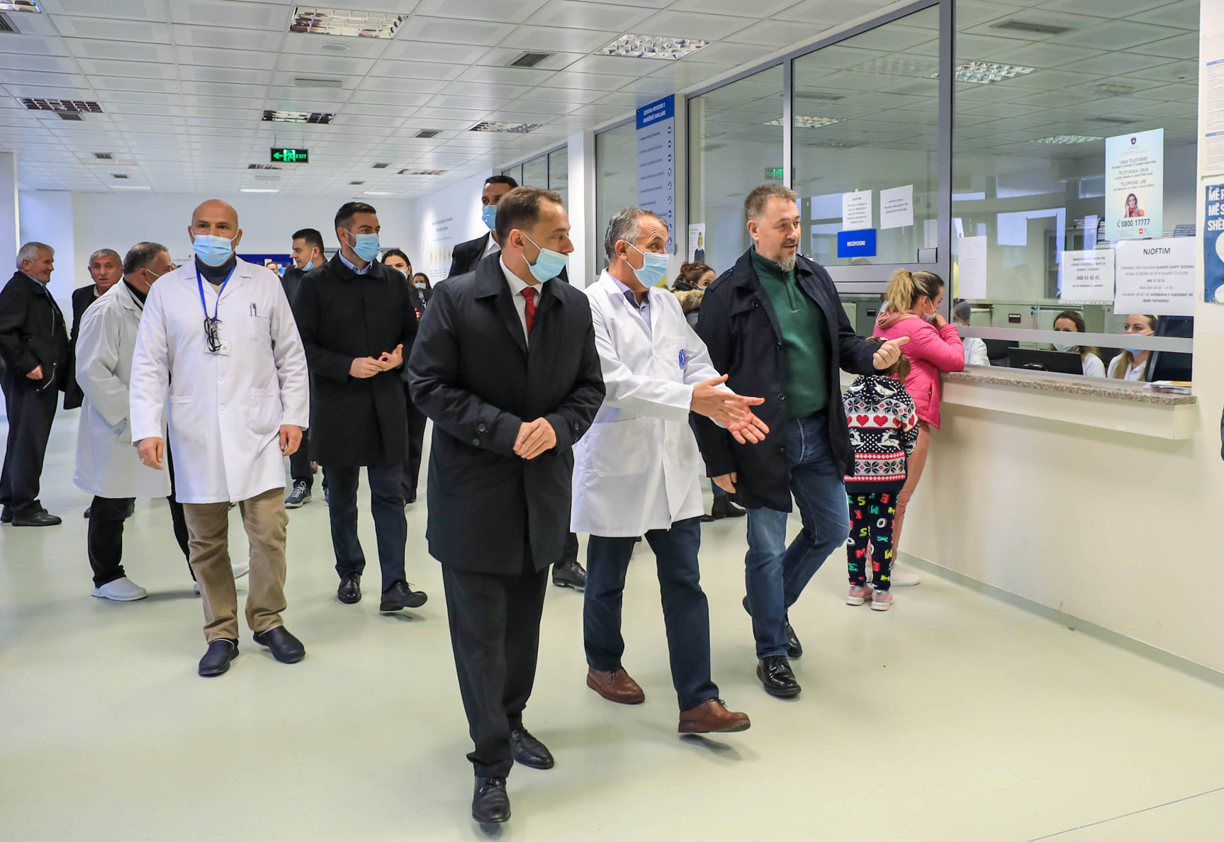 Fadil Nura së bashku me Lushtakun vizitojnë Qendrën e Mjekësisë Familjare në Skenderaj