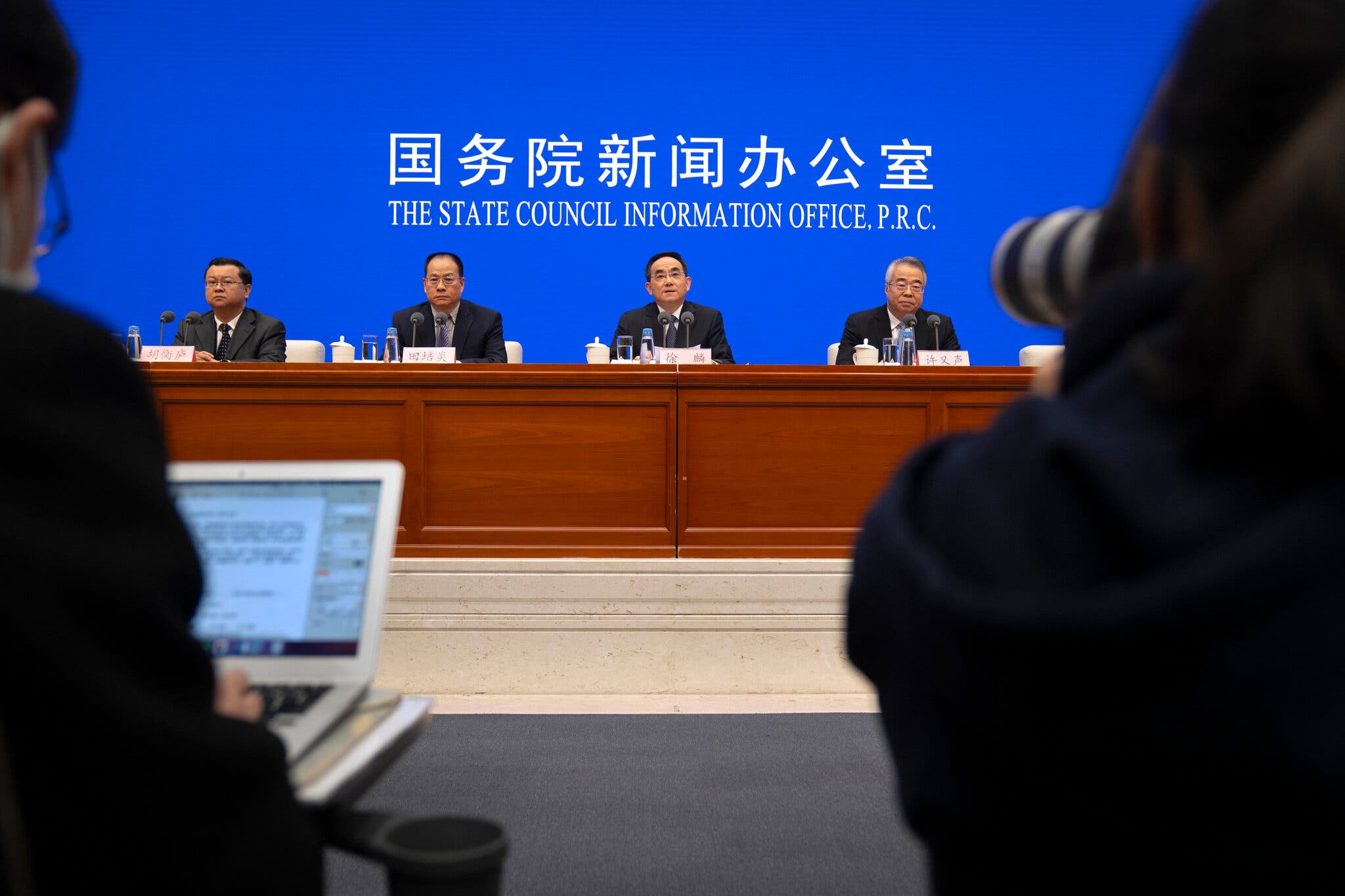 Pak para Samitit për Demokraci, Kina një-partiake thotë: “Edhe ne jemi Demokraci”