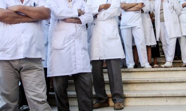 Nësër hyjnë përsëri në grevë të gjithë punëtorët shëndetësorë në Kosovë