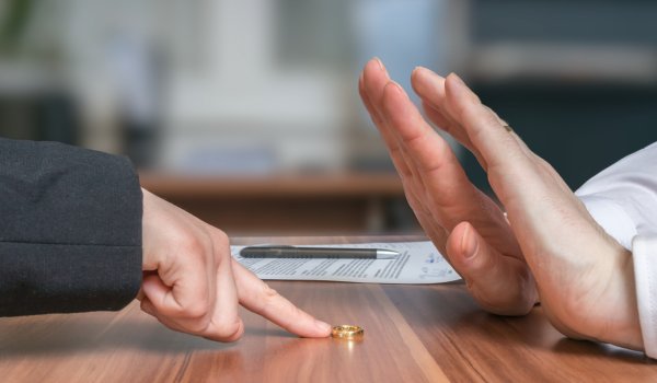 ​Pesë shkaqet kryesore të divorcit: Mashtrimi është vetëm në vendin e tretë