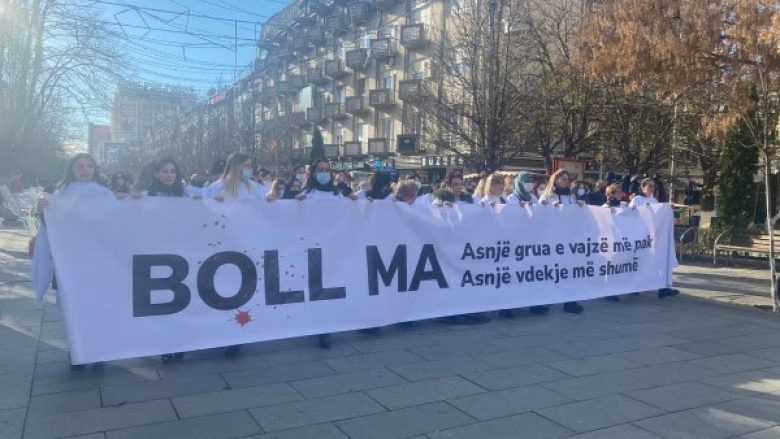 “Boll Ma”, mbahet protestë kundër dhunës ndaj grave