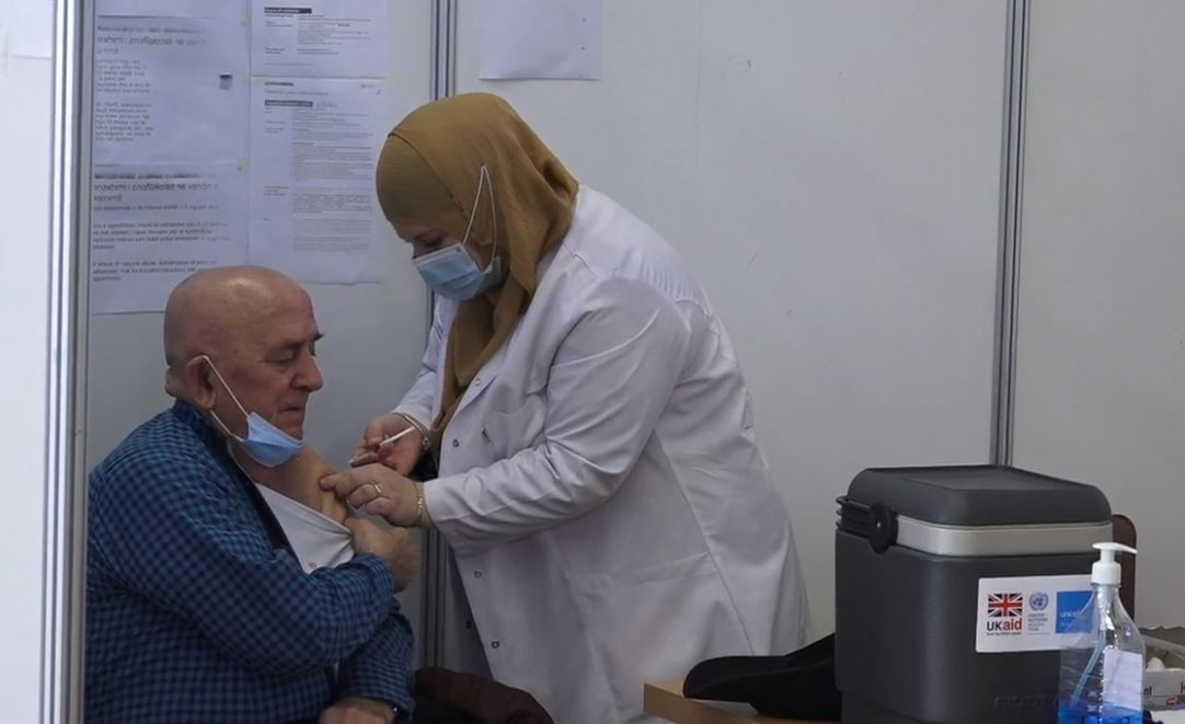 Rifillon vaksinimi në vikend në Kosovë